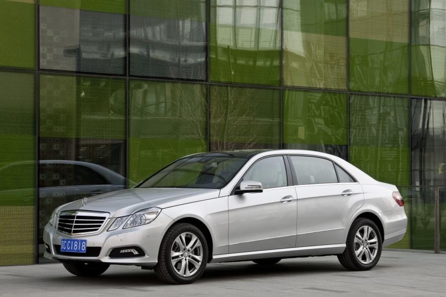  Mercedes-Benz E-Class L 2011 года  (фото 10 из 17)
